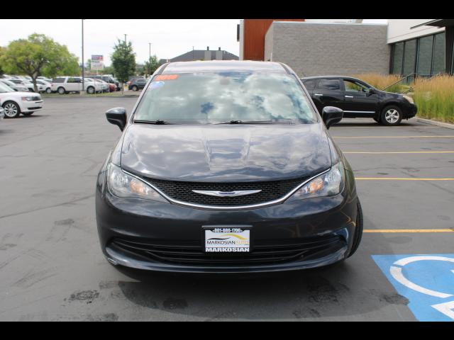 2019 Chrysler Pacifica LX Minivan 4D