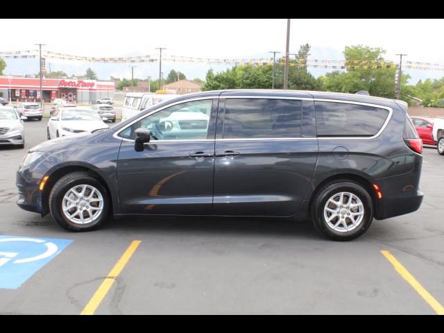2019 Chrysler Pacifica LX Minivan 4D