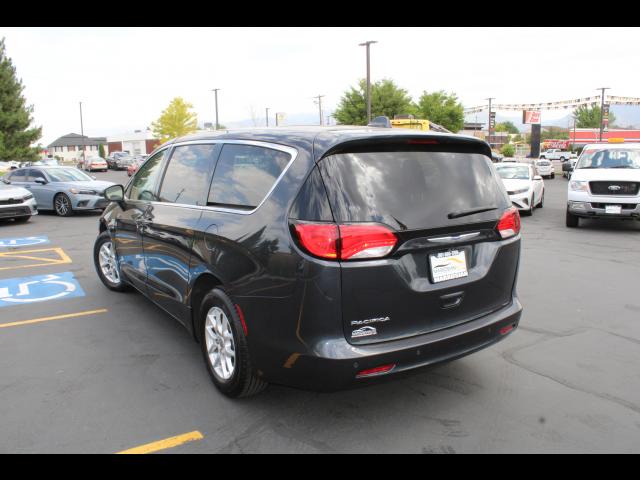 2019 Chrysler Pacifica LX Minivan 4D