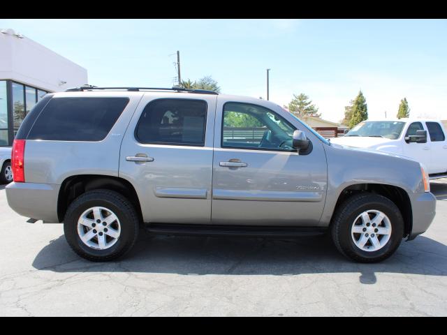 2009 GMC Light Duty Yukon Utility 4D SLT 4WD 5.3L V8