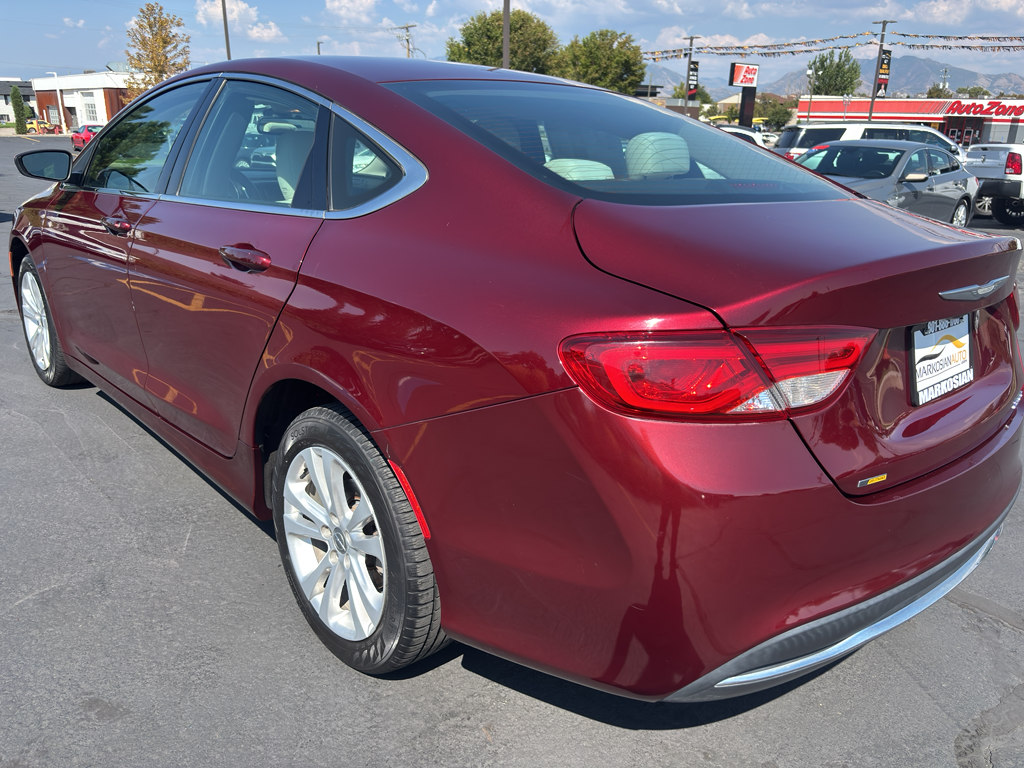 2016 Chrysler 200 Limited Sedan 4D