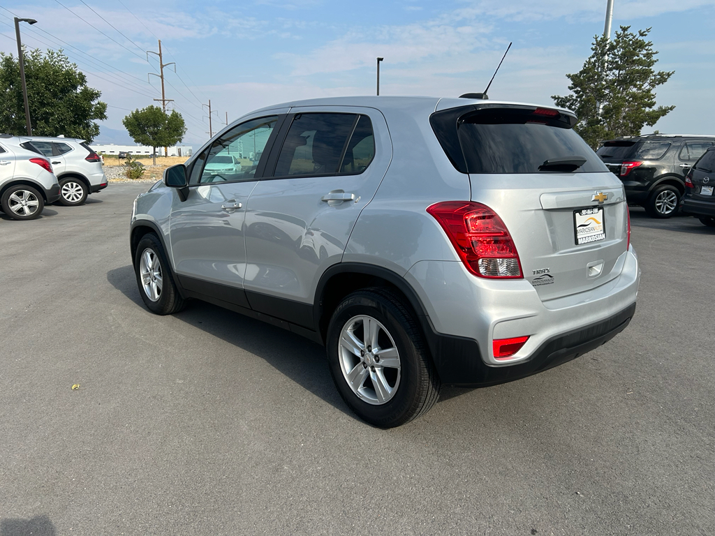 2022 Chevrolet Trax LS Sport Utility 4D