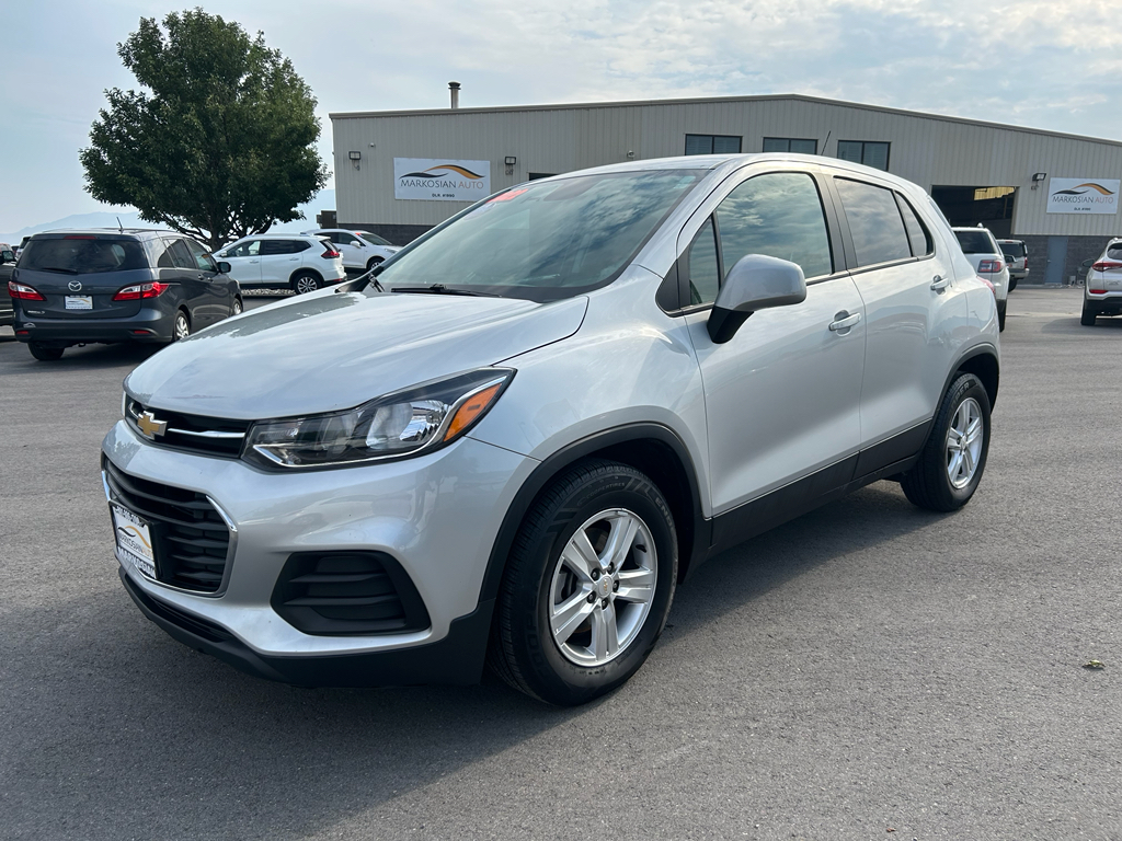 2022 Chevrolet Trax LS Sport Utility 4D