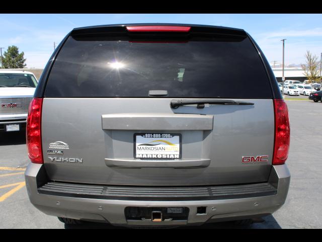 2009 GMC Light Duty Yukon Utility 4D SLT 4WD 5.3L V8