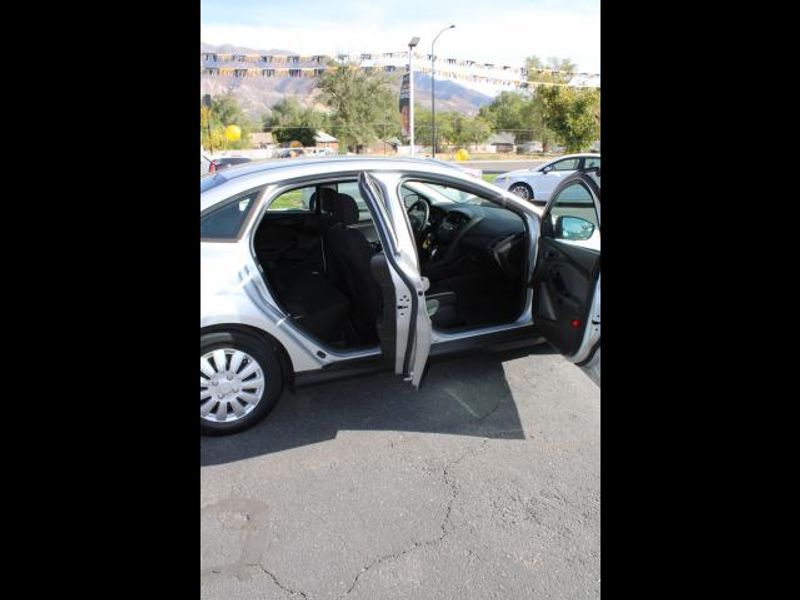 2016 Ford Focus Sedan 4D S 2.0L I4