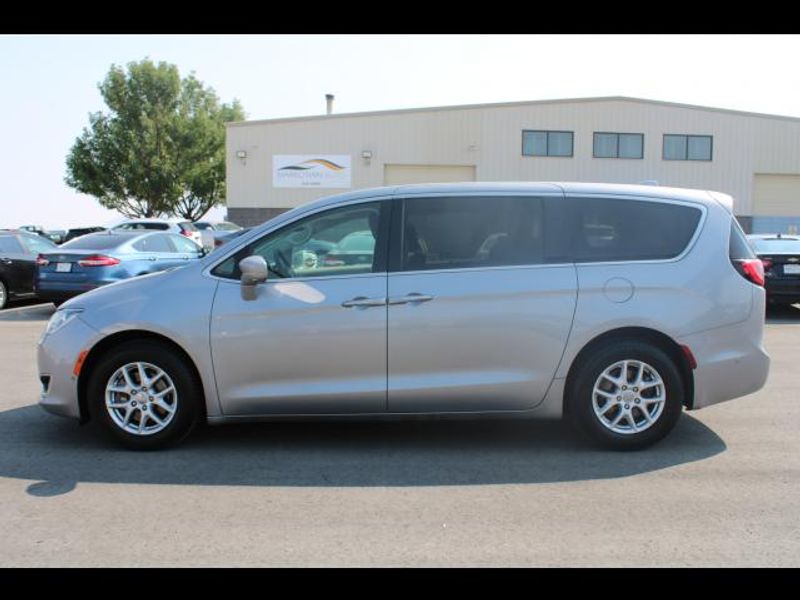 2020 Chrysler Pacifica Wagon 4D Touring 3.6L V6