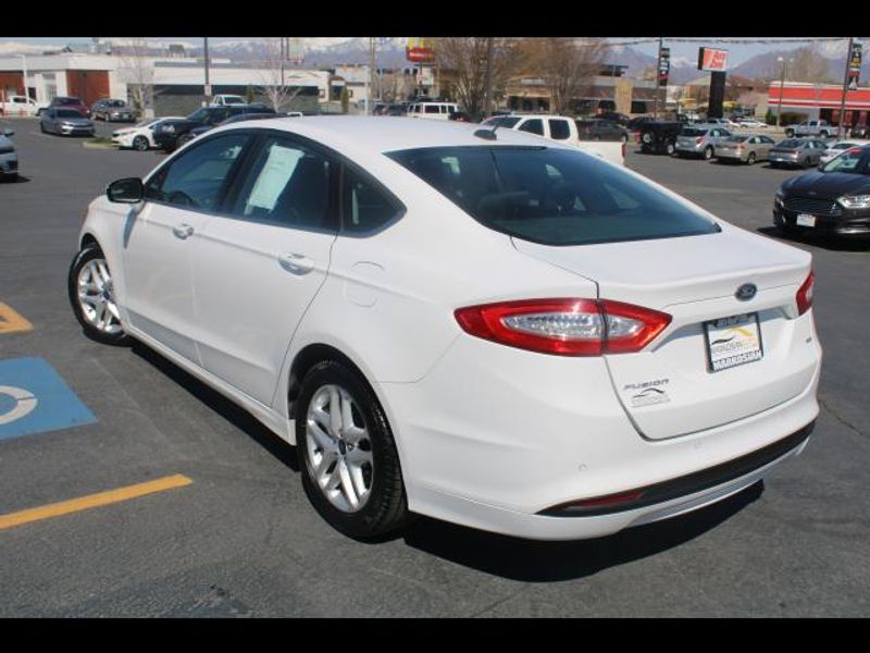 2016 Ford Fusion SE Sedan 4D