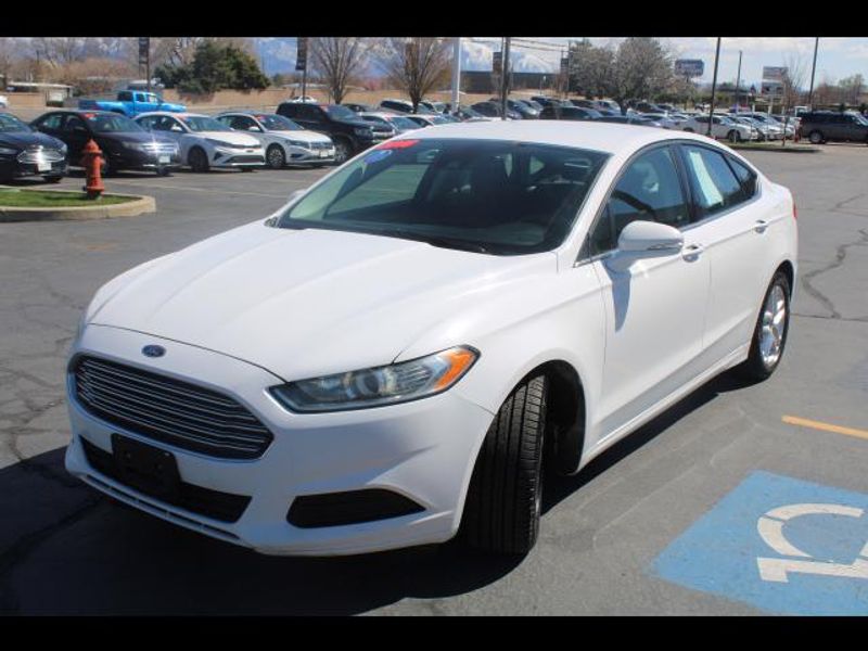 2016 Ford Fusion SE Sedan 4D