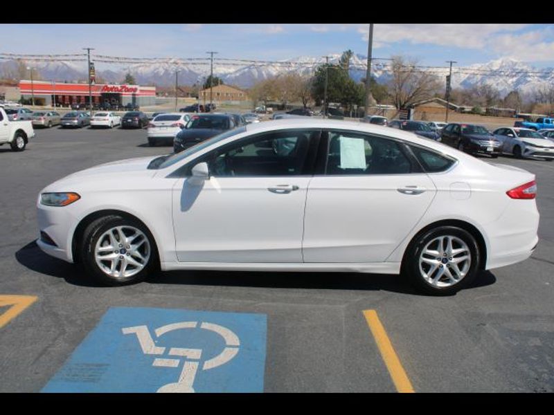 2016 Ford Fusion SE Sedan 4D