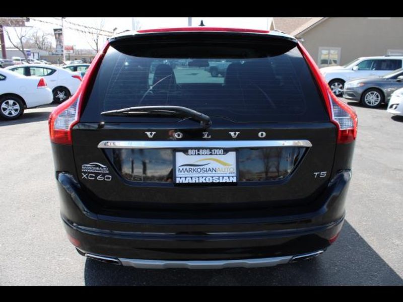 2017 Volvo XC60 T5 Dynamic Sport Utility 4D