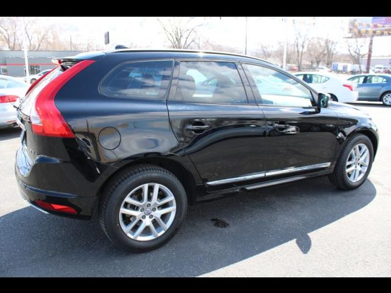 2017 Volvo XC60 T5 Dynamic Sport Utility 4D