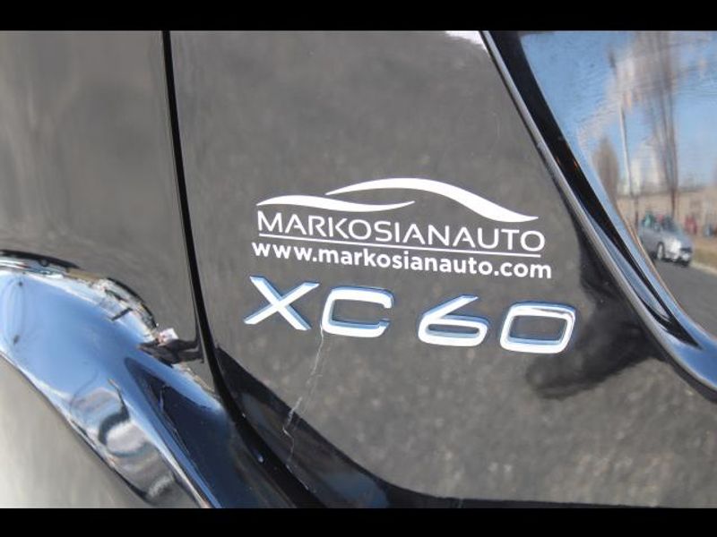 2017 Volvo XC60 T5 Dynamic Sport Utility 4D