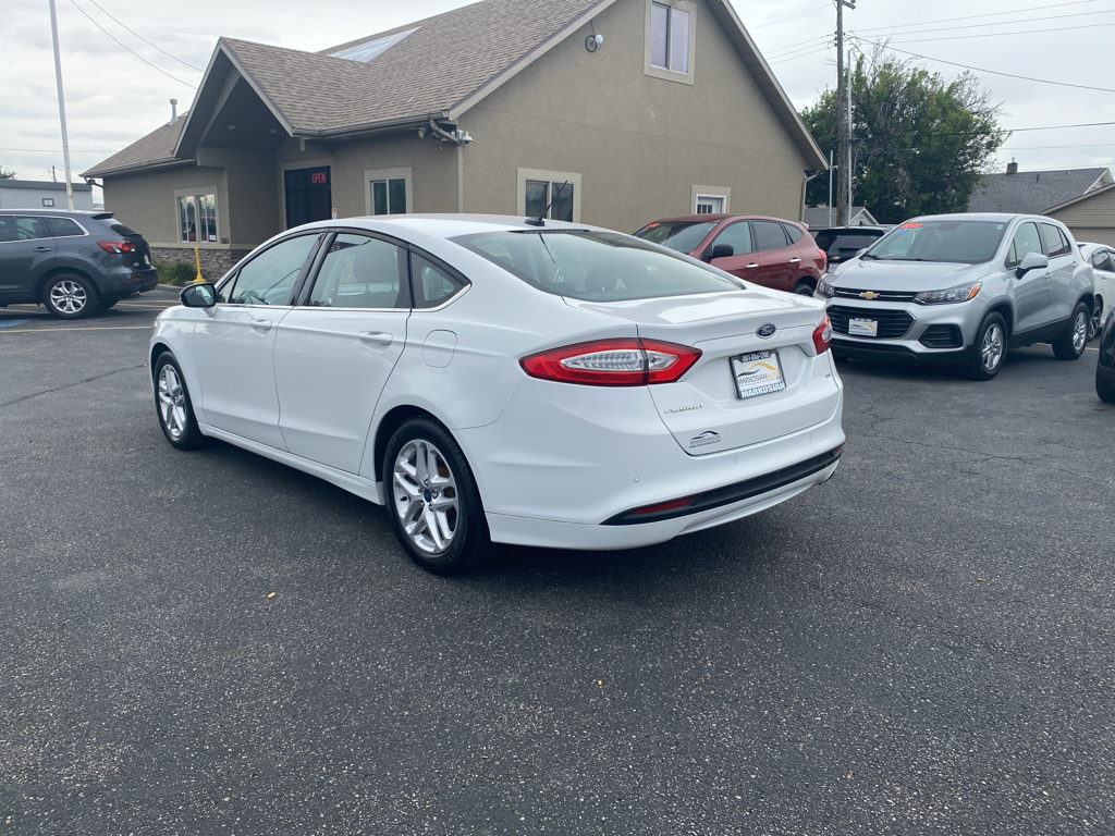 2016 Ford Fusion SE Sedan 4D