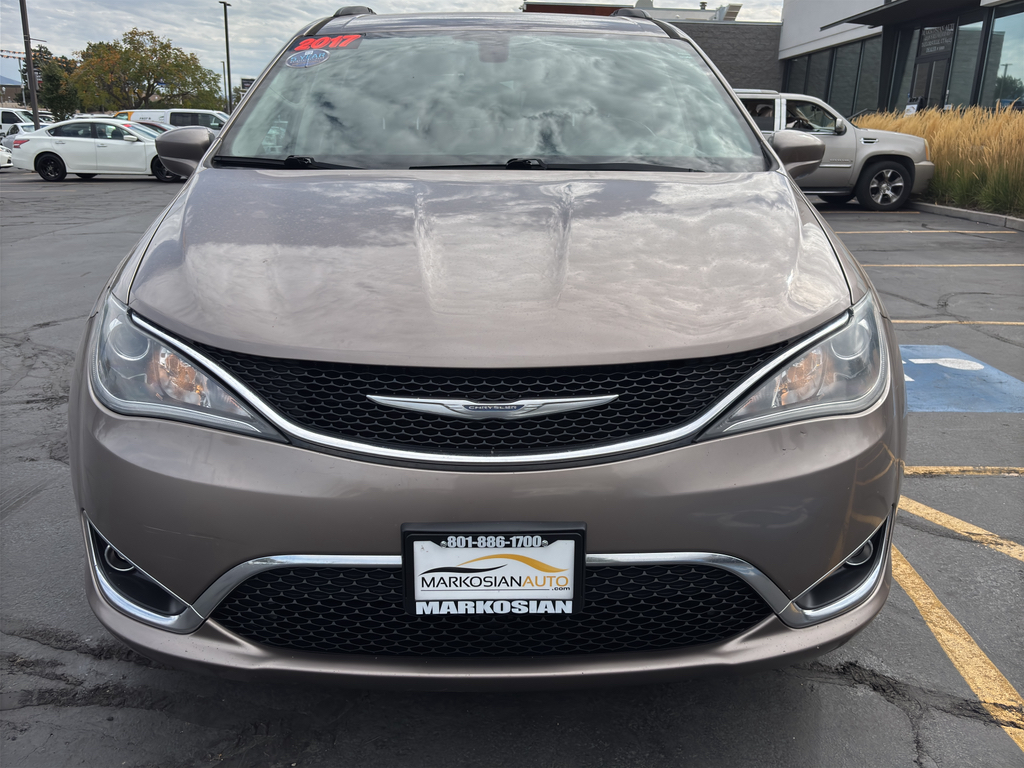 2017 Chrysler Pacifica Touring-L Minivan 4D