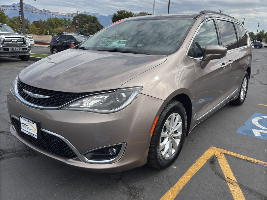 2017 Chrysler Pacifica Touring-L Minivan 4D