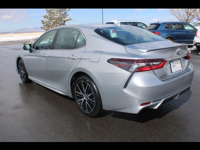 2021 Toyota Camry Sedan 4D SE 2.5L I4