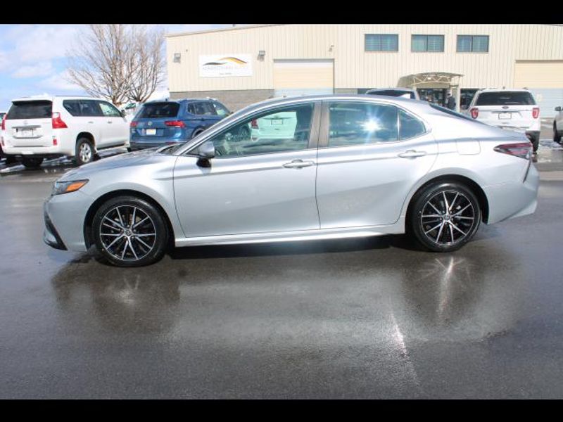 2021 Toyota Camry Sedan 4D SE 2.5L I4