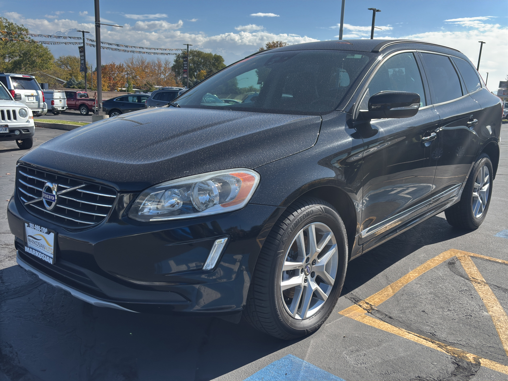 2017 Volvo XC60 T5 Dynamic Sport Utility 4D