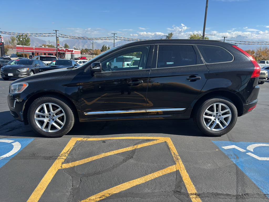 2017 Volvo XC60 T5 Dynamic Sport Utility 4D