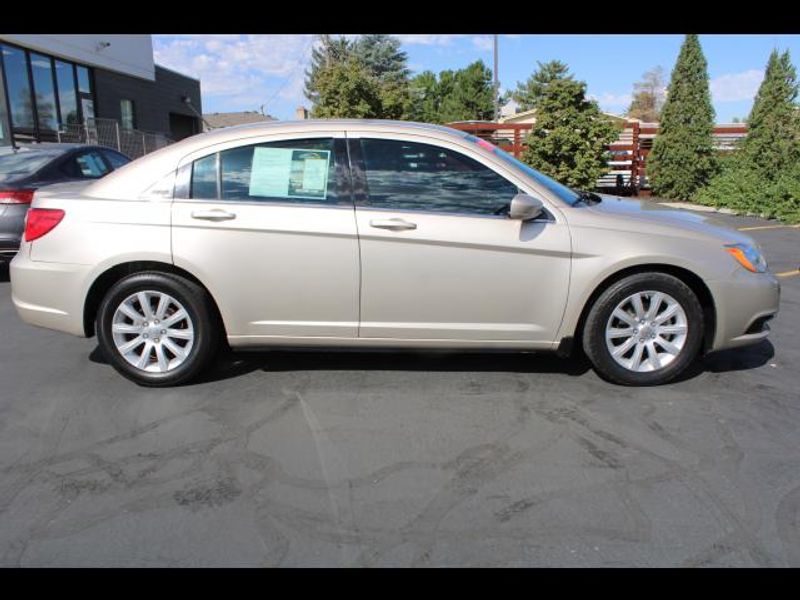 2014 Chrysler 200 Car