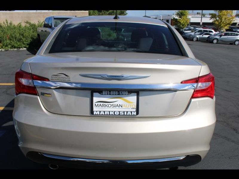 2014 Chrysler 200 Car
