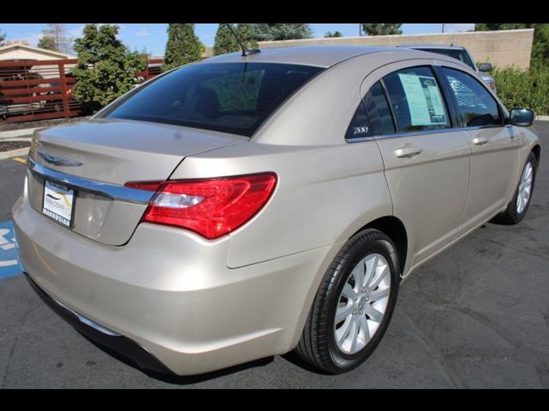 2014 Chrysler 200 Car