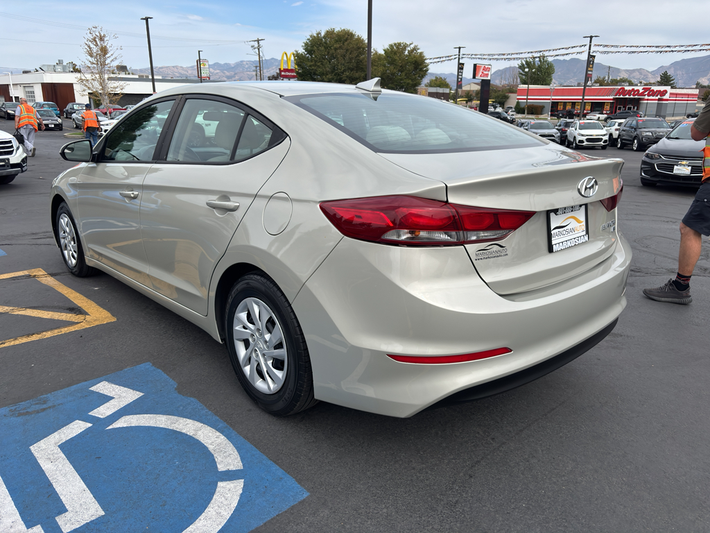 2017 Hyundai Elantra SE Sedan 4D
