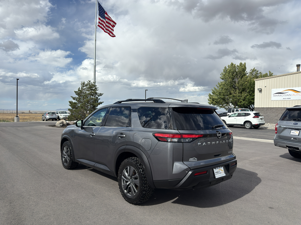 2022 Nissan Pathfinder SV Sport Utility 4D