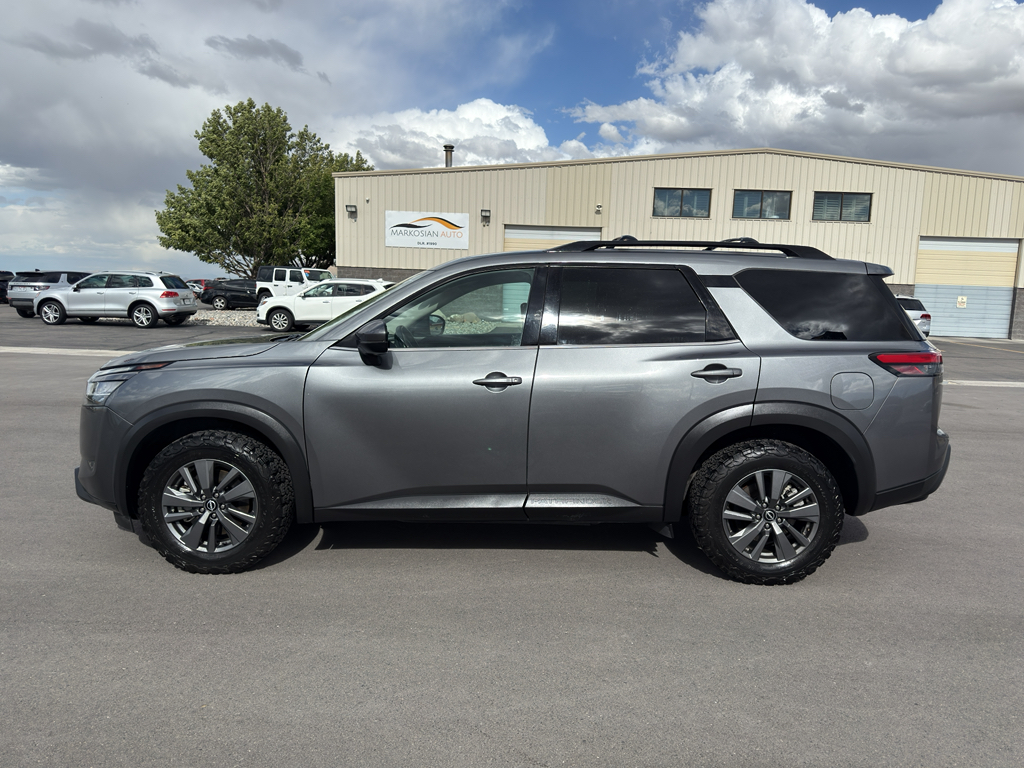 2022 Nissan Pathfinder SV Sport Utility 4D