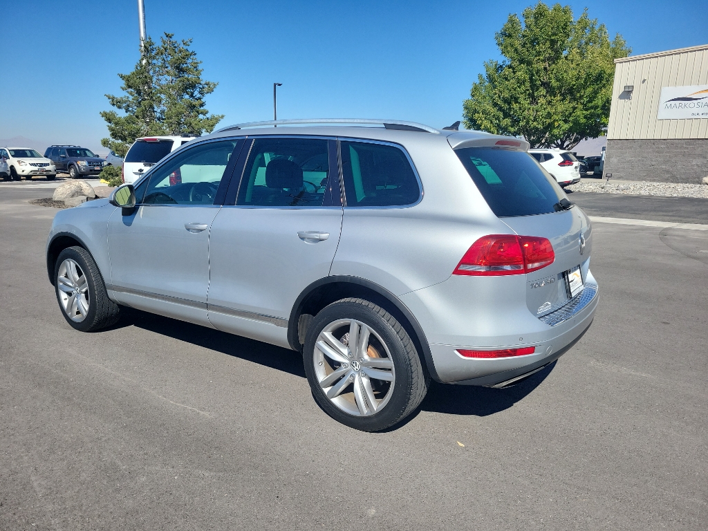 2011 Volkswagen Touareg VR6 Executive Sport Utility 4D