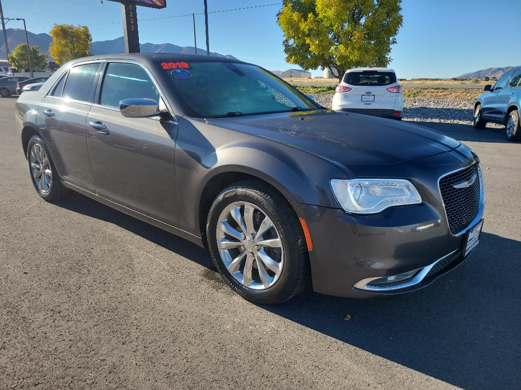 2019 Chrysler 300 300 Limited Sedan 4D