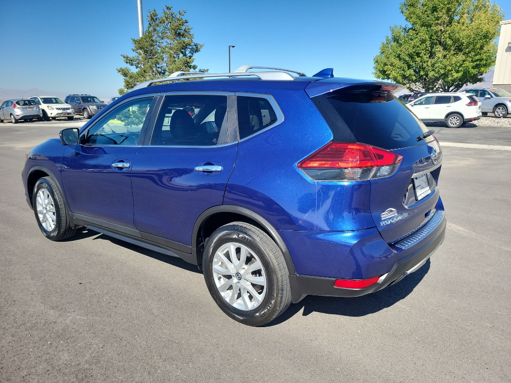 2017 Nissan Rogue SV Sport Utility 4D