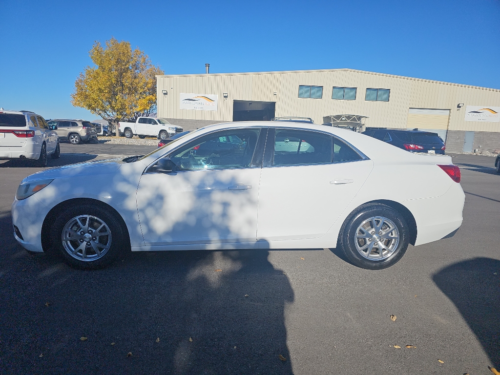 2013 Chevrolet Malibu LS Sedan 4D