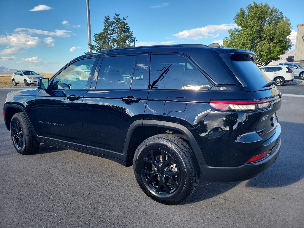 2024 Jeep Grand Cherokee Altitude Sport Utility 4D