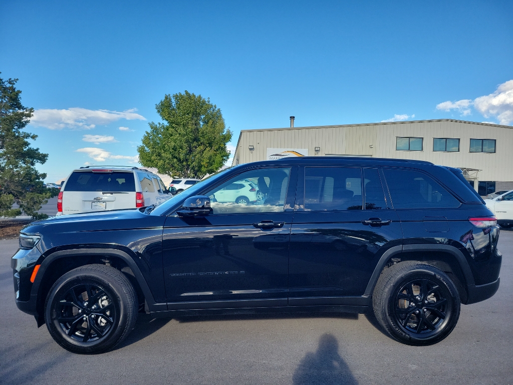 2024 Jeep Grand Cherokee Altitude Sport Utility 4D