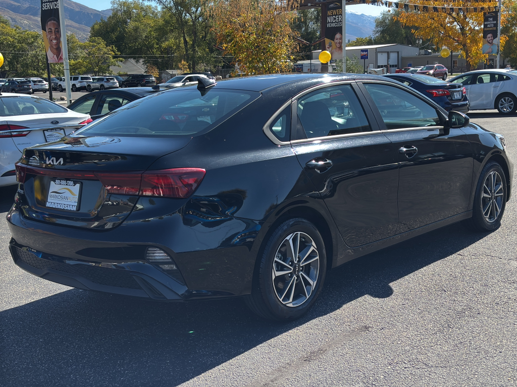 2023 Kia Forte LXS photo 4