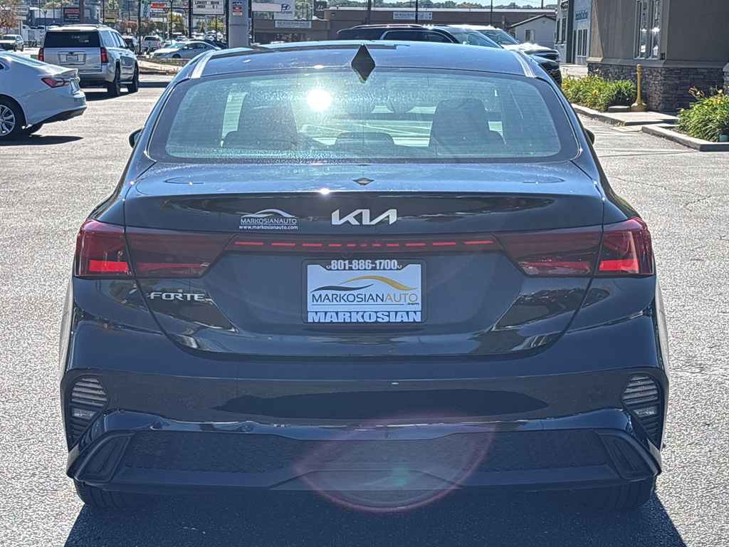 2023 Kia Forte LXS photo 3
