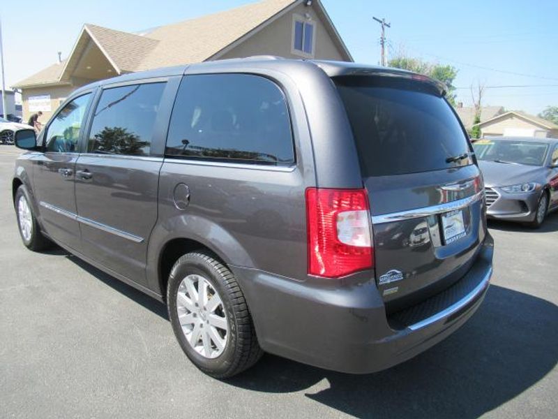 2016 Chrysler Town & Country Extended Passenger Van Touring