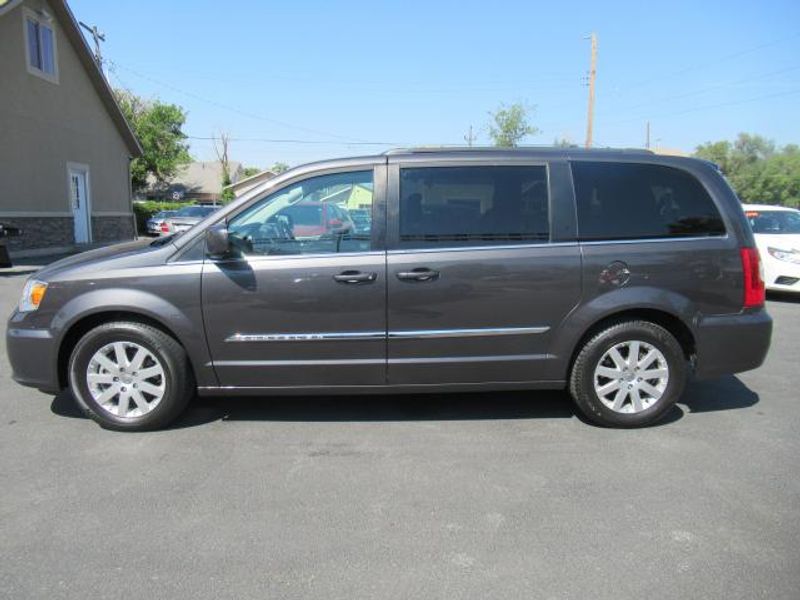 2016 Chrysler Town & Country Extended Passenger Van Touring