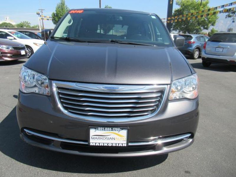 2016 Chrysler Town & Country Extended Passenger Van Touring