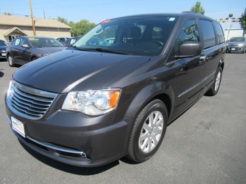 2016 Chrysler Town & Country Extended Passenger Van Touring