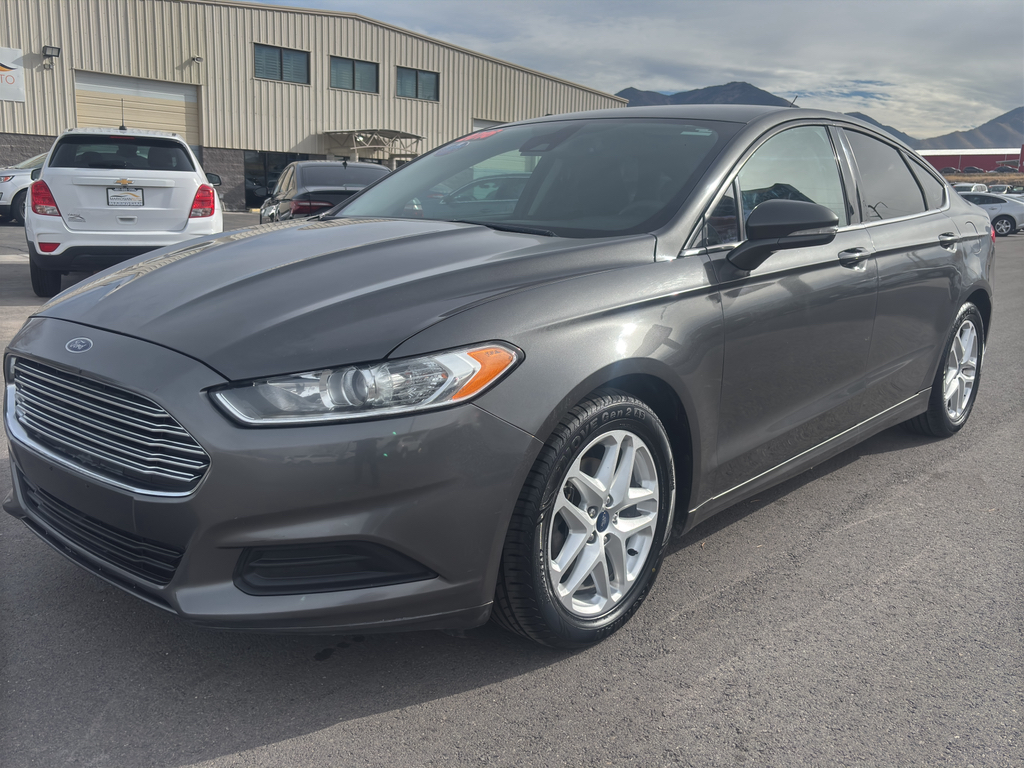 2016 Ford Fusion SE Sedan 4D