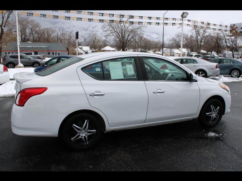 2016 Nissan Versa SV Sedan 4D