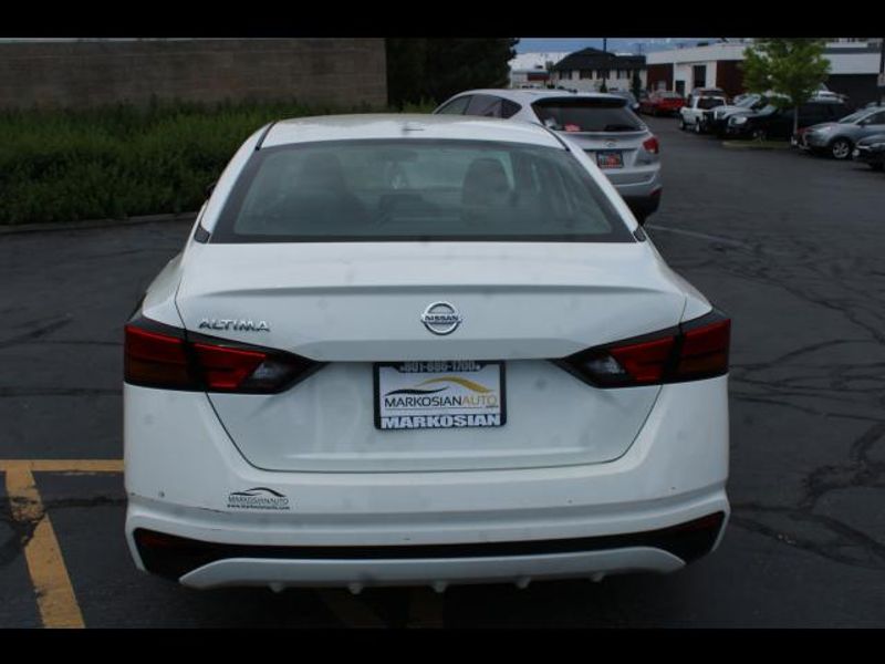 2019 Nissan Altima Sedan 4D S 2.5L I4