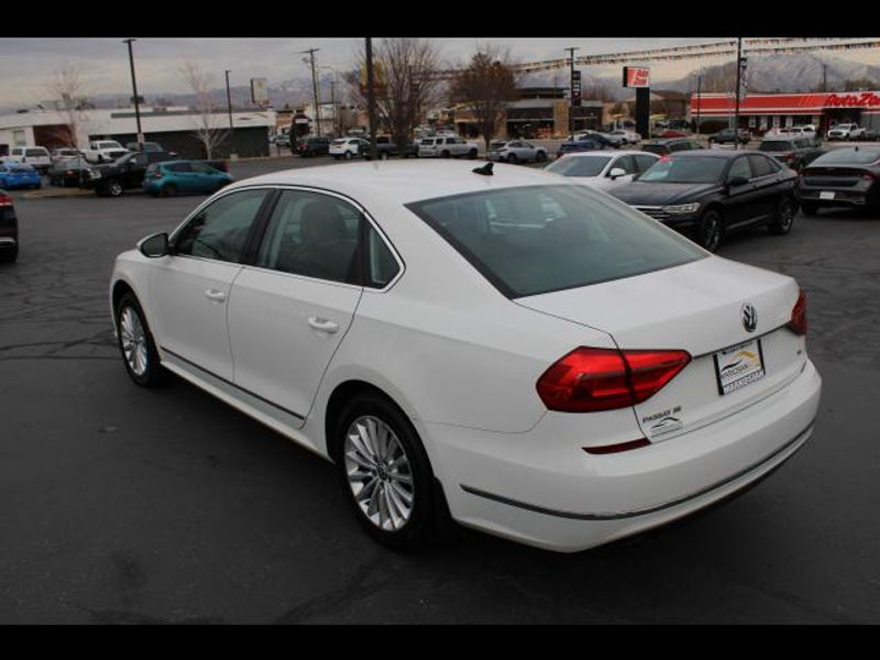 2016 Volkswagen Passat Sedan 4D SE Technology 1.8L I4