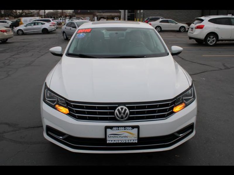 2016 Volkswagen Passat Sedan 4D SE Technology 1.8L I4