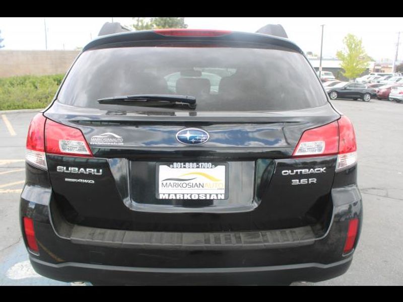 2011 Subaru Outback Car