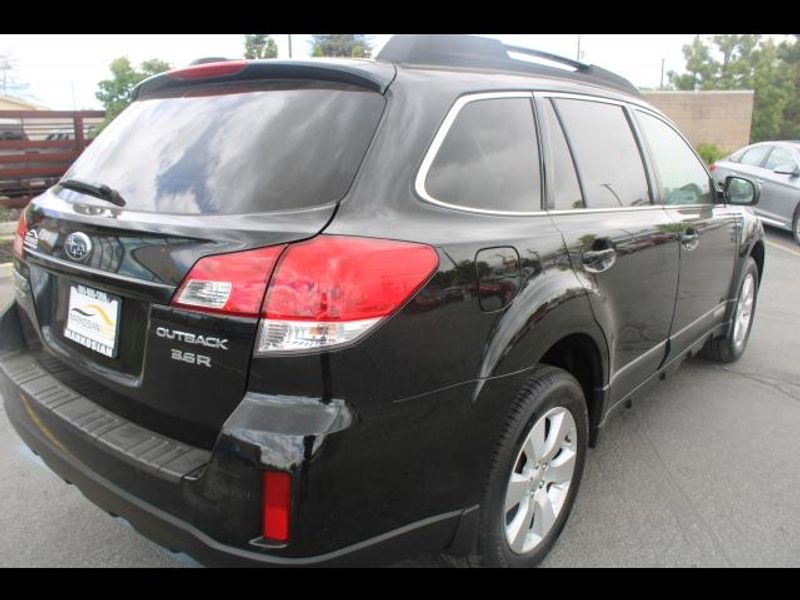 2011 Subaru Outback Car