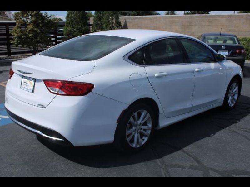 2015 Chrysler 200 CAR