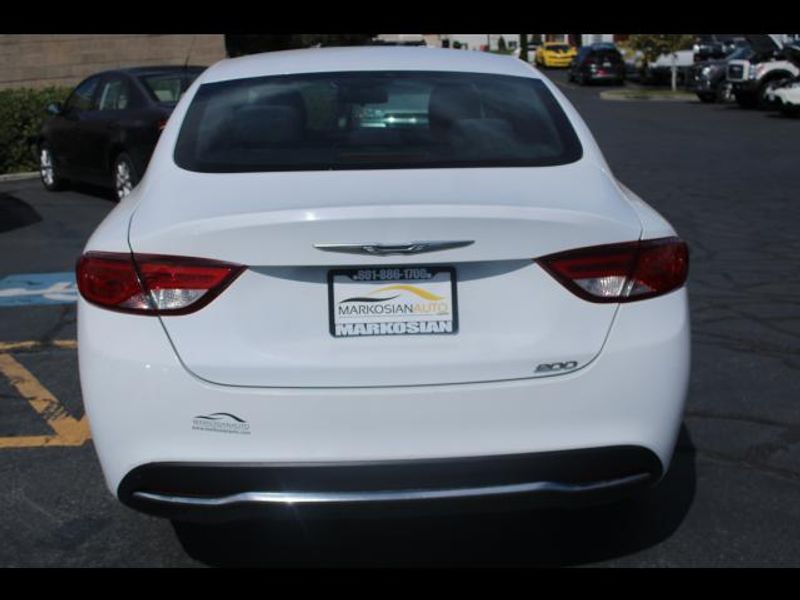 2015 Chrysler 200 CAR
